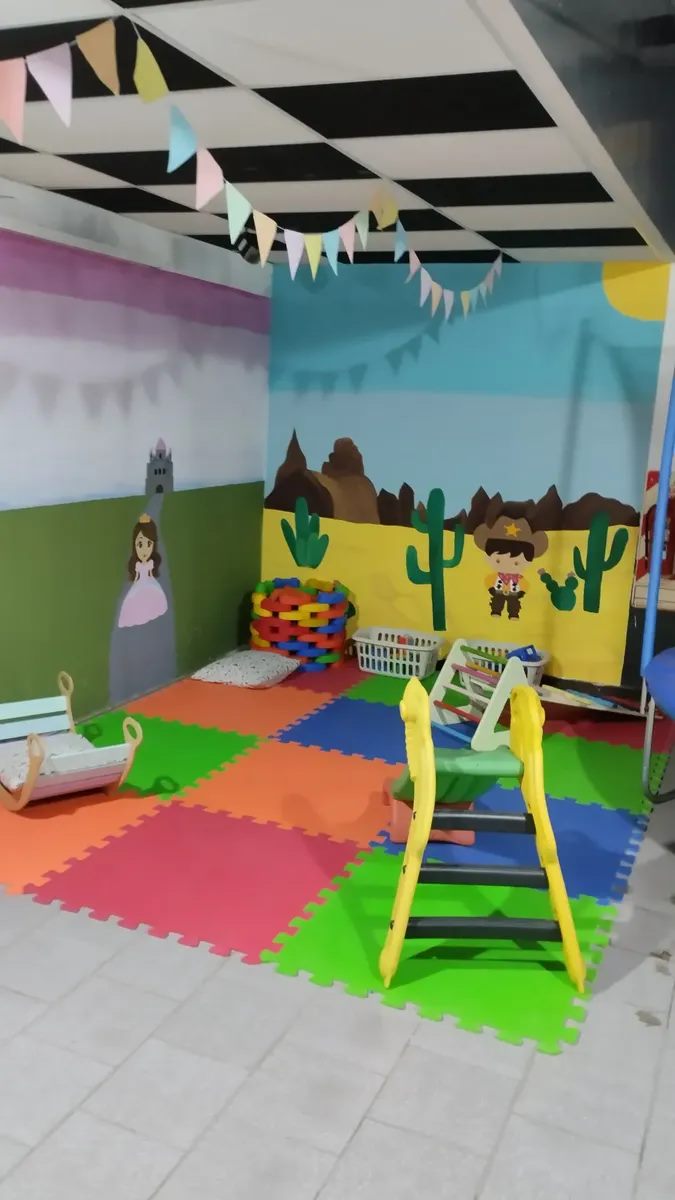 Piso de colores instalado en rincon infantil